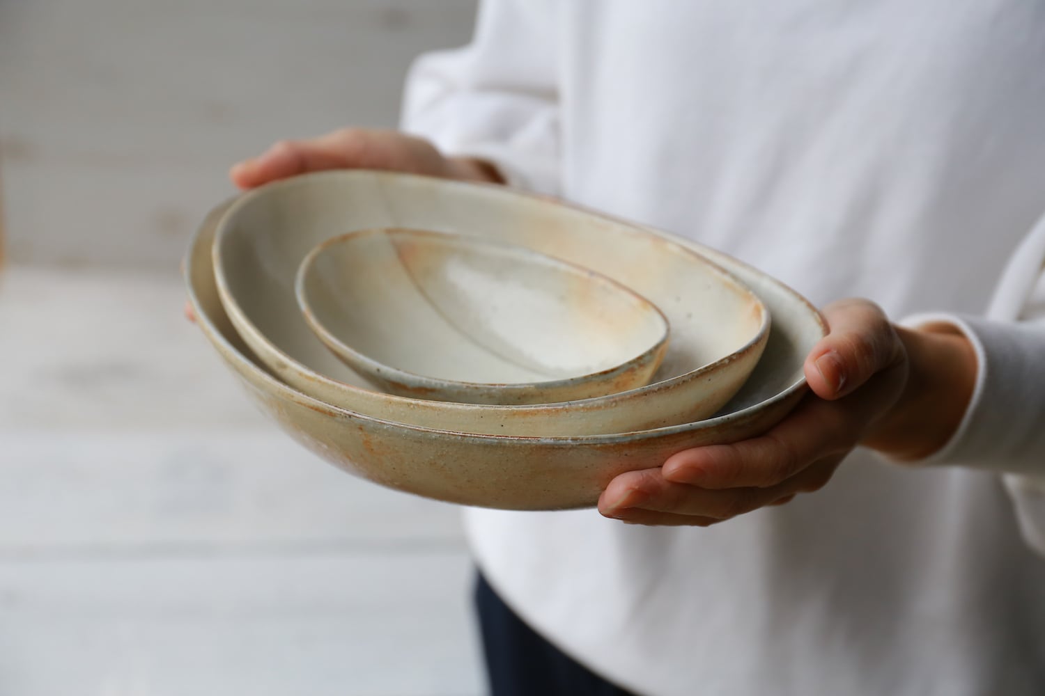 荒鉄線 楕円深鉢 大 | 古谷製陶所