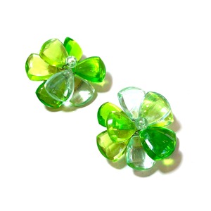 60s Vintage acrylic clear green flower earrings