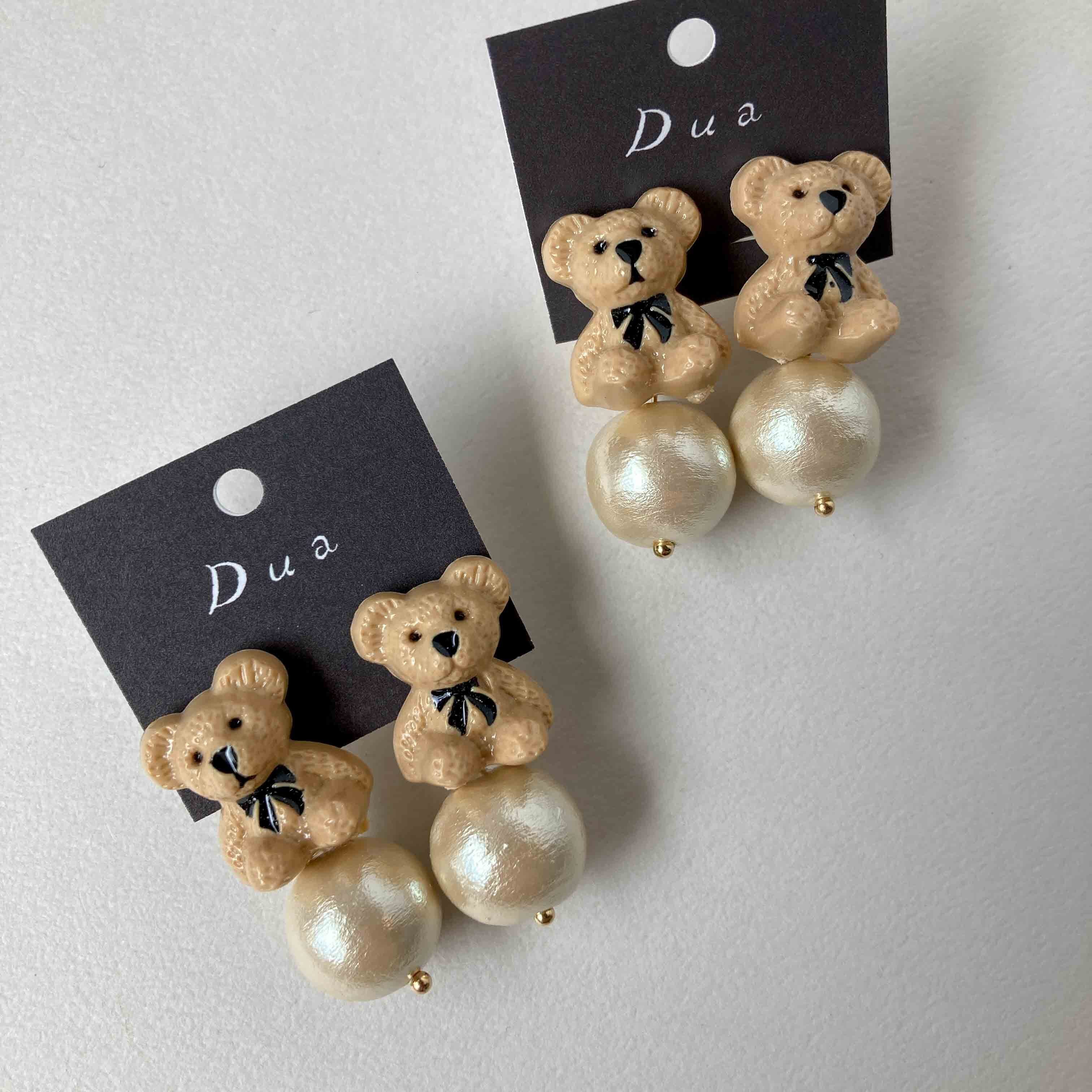 パール玉乗りクマの〈ピアス/イヤリング〉 | Dua-アクセサリーパーツ パール玉乗りクマの〈ピアス/イヤリング〉 | Dua-アクセサリーパーツ