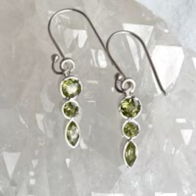 【宝石質・美石】【ツーソン】ペリドット　ピアス　5757