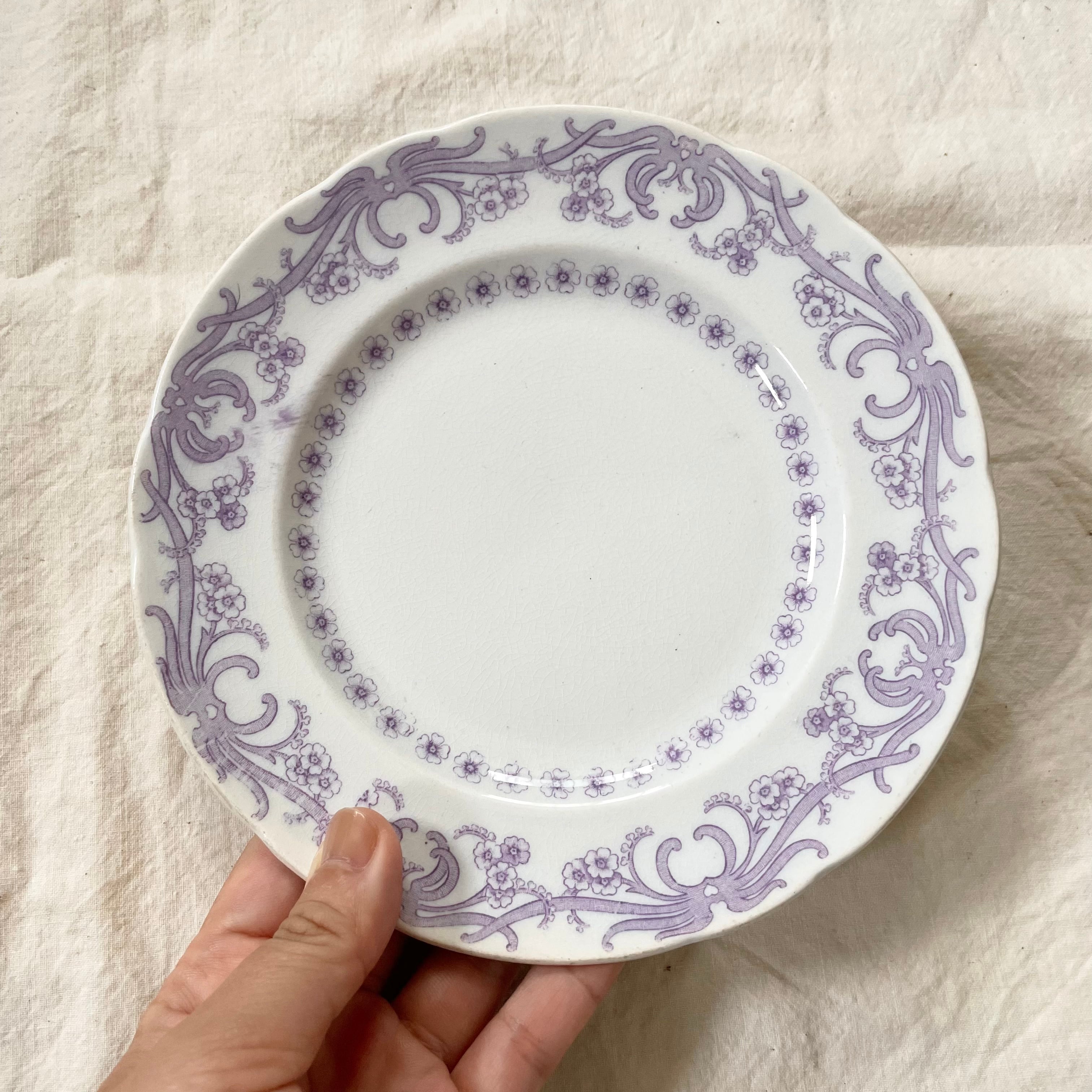 紫色の忘れな草のケーキ皿