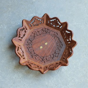 レースのような木彫りのトレイ 1