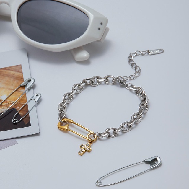 T30 - Safety Pin Cross Bracelet