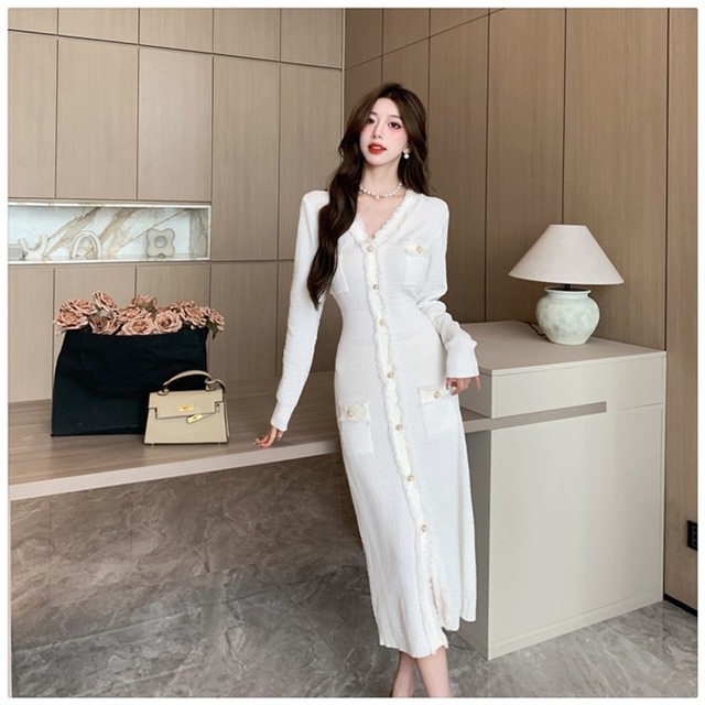 ワンピース レディース 個性的 秋 冬 ミモレ丈 長袖 Vネック スリム タイト 細身 カラバリあり ブラック ホワイト 無地 S M L パーティー  式典 イベント 1枚で決まる 美脚 脚長 華奢見え 細見え 若見え 高見え 格上げ 人とかぶらない モテ ベーシック シンプル ナチュラル エレガント きれいめ セクシー フェミニン おしゃれ こなれ感 抜け感 存在感 主役級 女っぽ 大人可愛い 上質 セレブ  高級感 20代 30代 40代 セレモニー インスタ映え SNS 映え 写真 映え