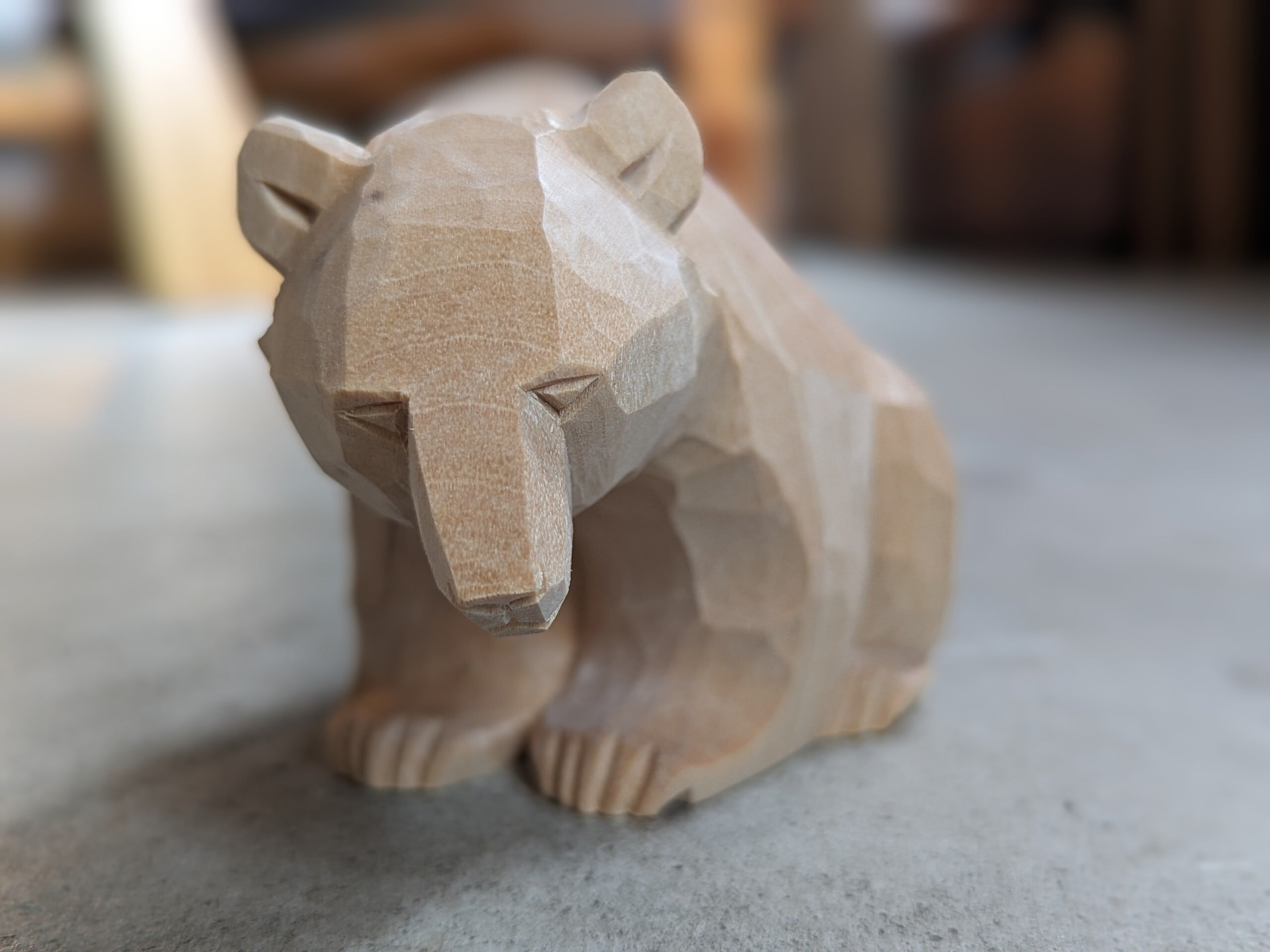 木彫り熊　台座次き 台座付き 40センチ 特大 北海道木彫り熊 鮭くわえ - メルカリ