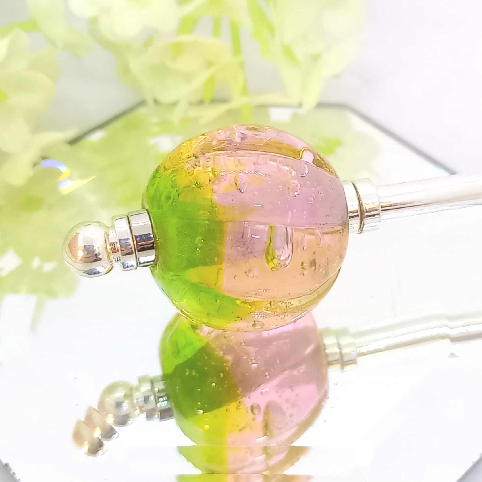 グラデーションの泡入りねじりとんぼ玉・簪