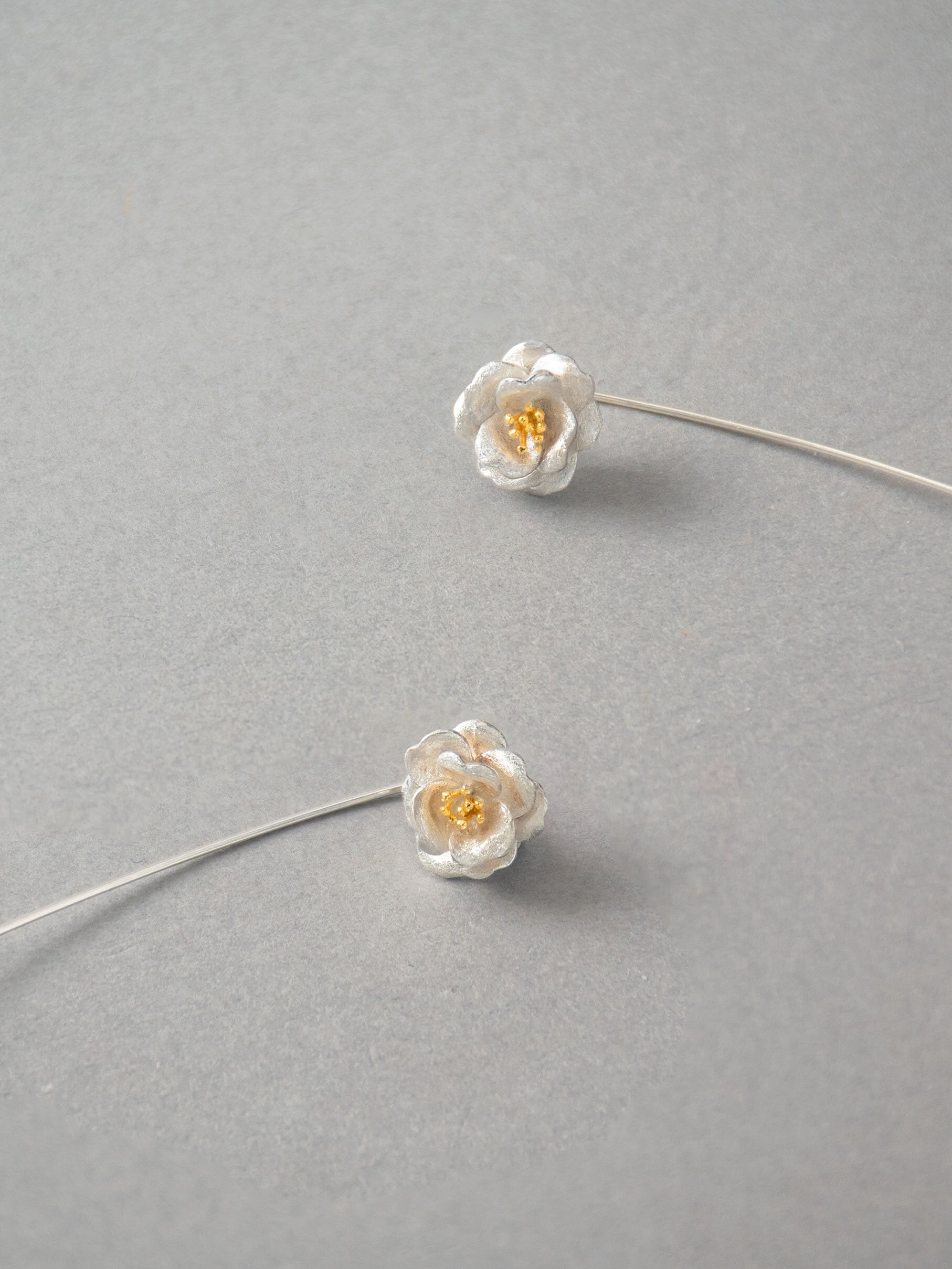 白椿 ロングピアス | HENUN