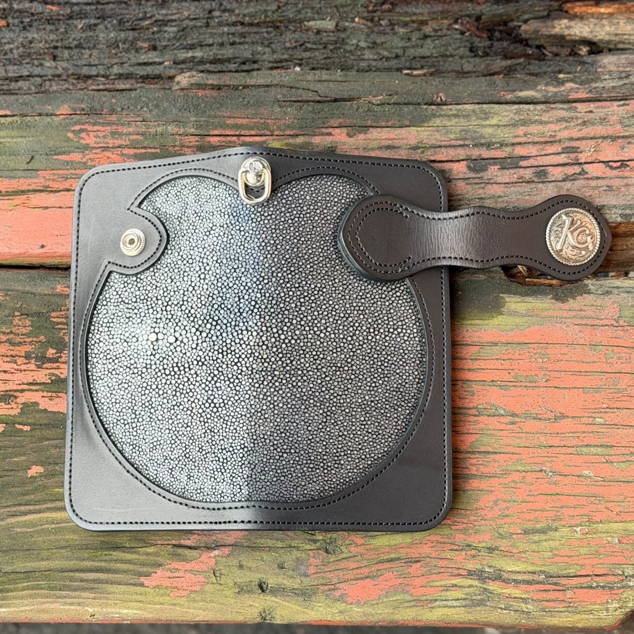 【直営店限定商品】ライダースウォレット リンガー インレイ スティングレイ(ブラック)