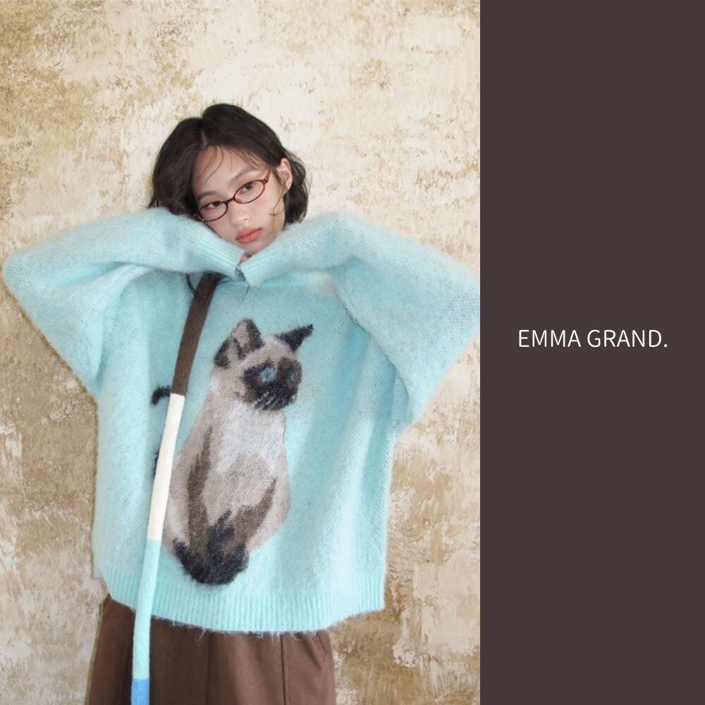 氷空に佇むシャム猫のふんわりニットセーター E00596 | EMMA GRAND