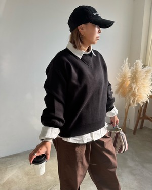 calm V gusset sweat like  knit pullover <black>