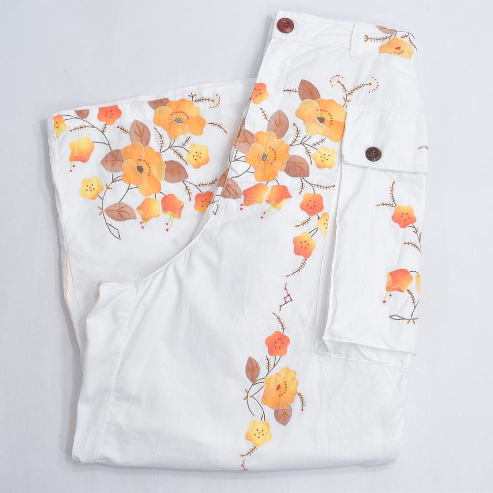 Remakeリメイク 再構築 パッチワーク&フラワー刺繍 デザイン ワイドシルエット コットン カーゴパンツ バギー ホワイト 古着 裏地付き レディースW70~92cm