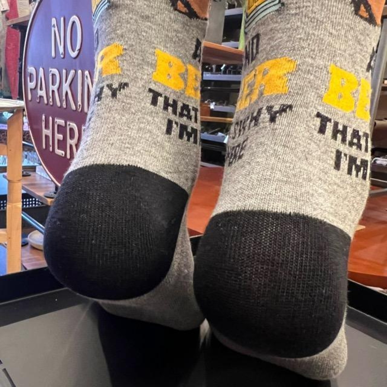 TOPANGA SOCKS Men's football and beer socks, perfect for footwear and small gifts.