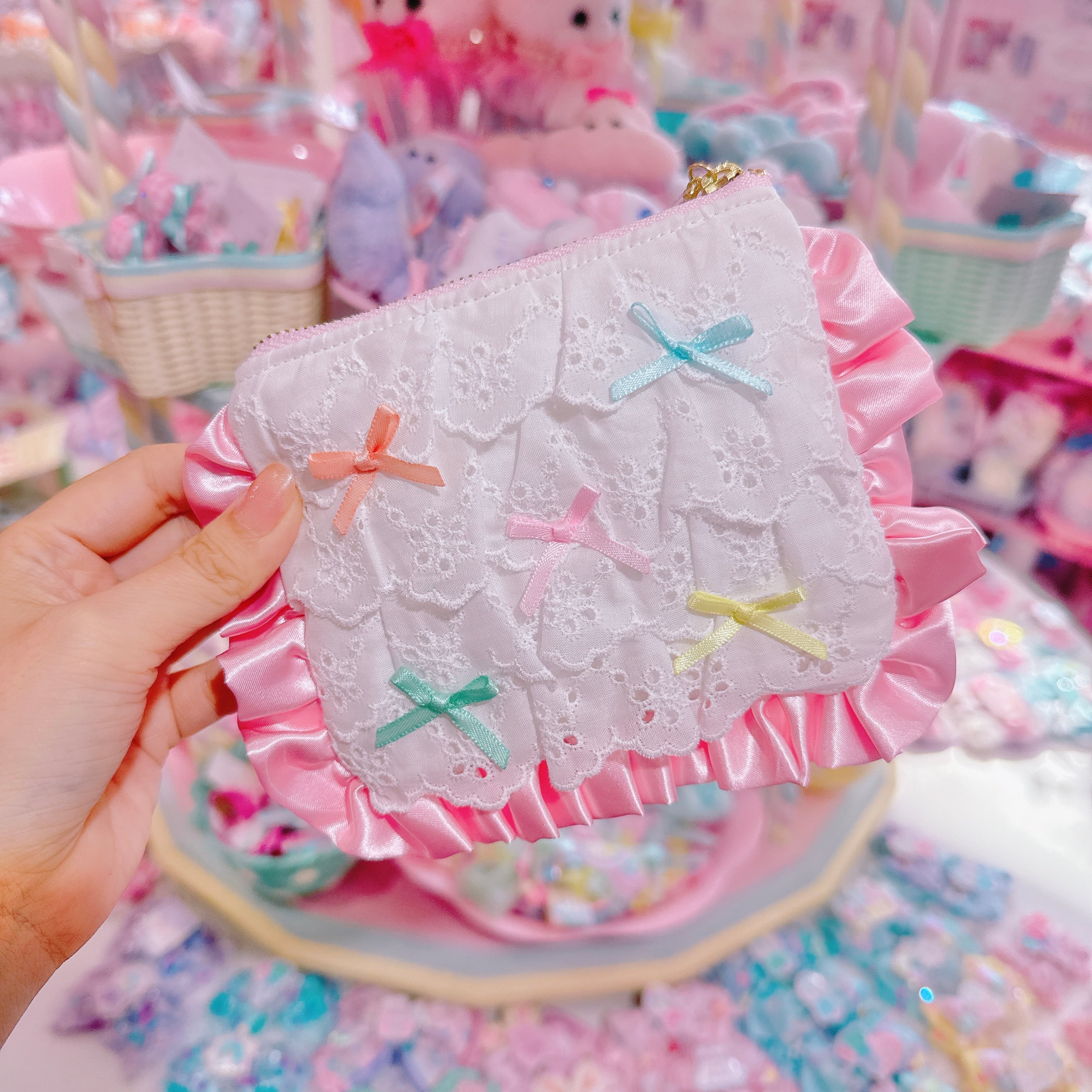 【E3】94-10コットンレース&サテンフリルミニポーチ