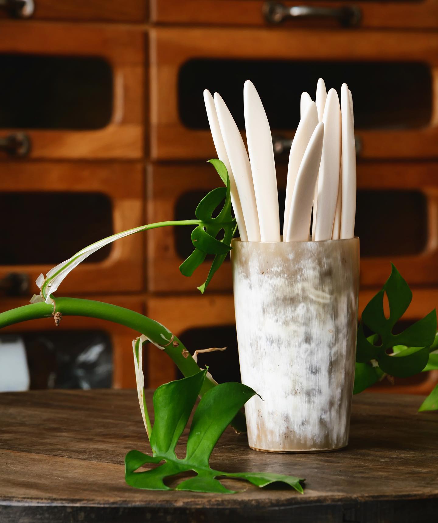 ABBEY HORN / Twisted Leather Stick | UNION WORKS ONLINE STORE