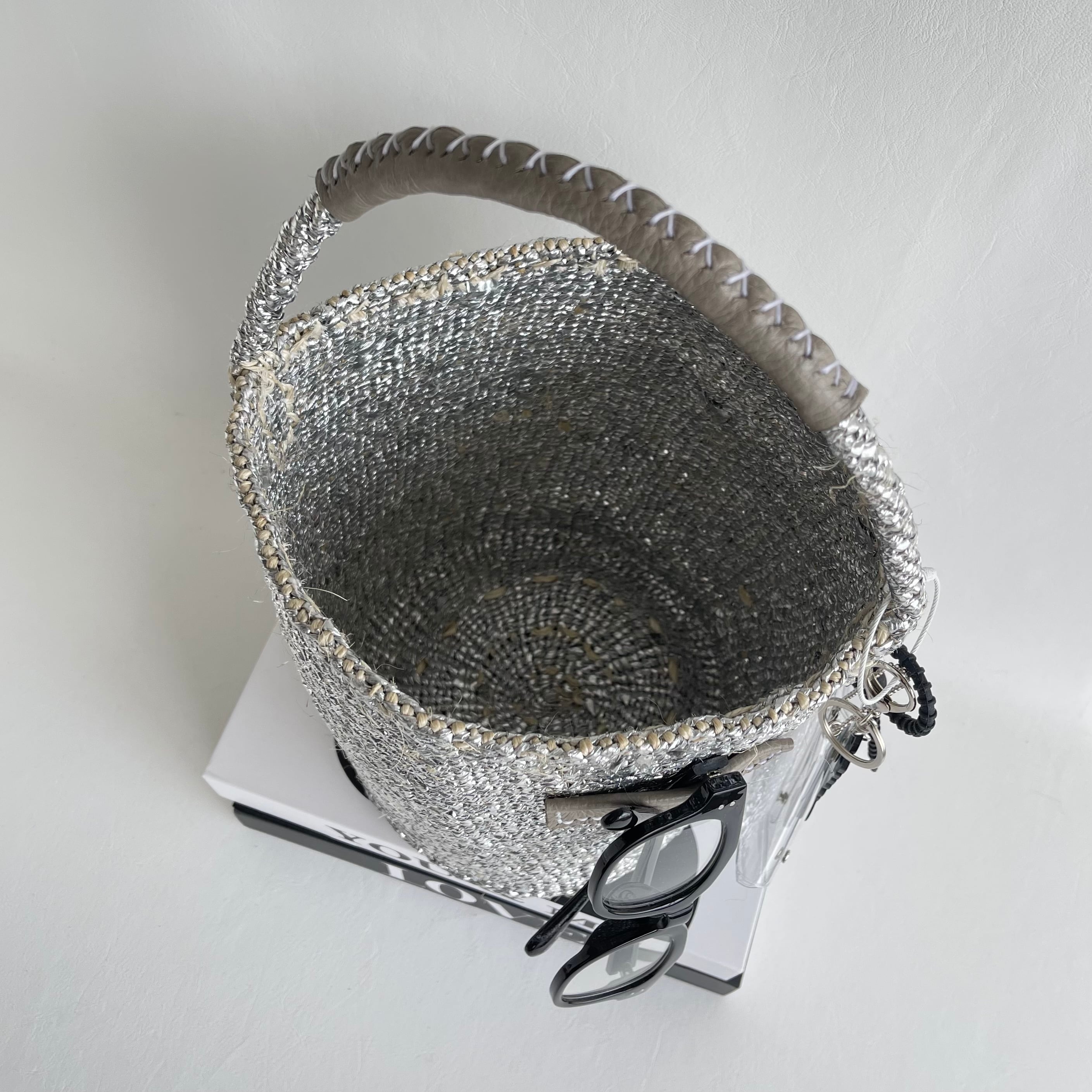 OVAL Kago-Bag / megane holder & Logo charm / TAUPE | meong blue