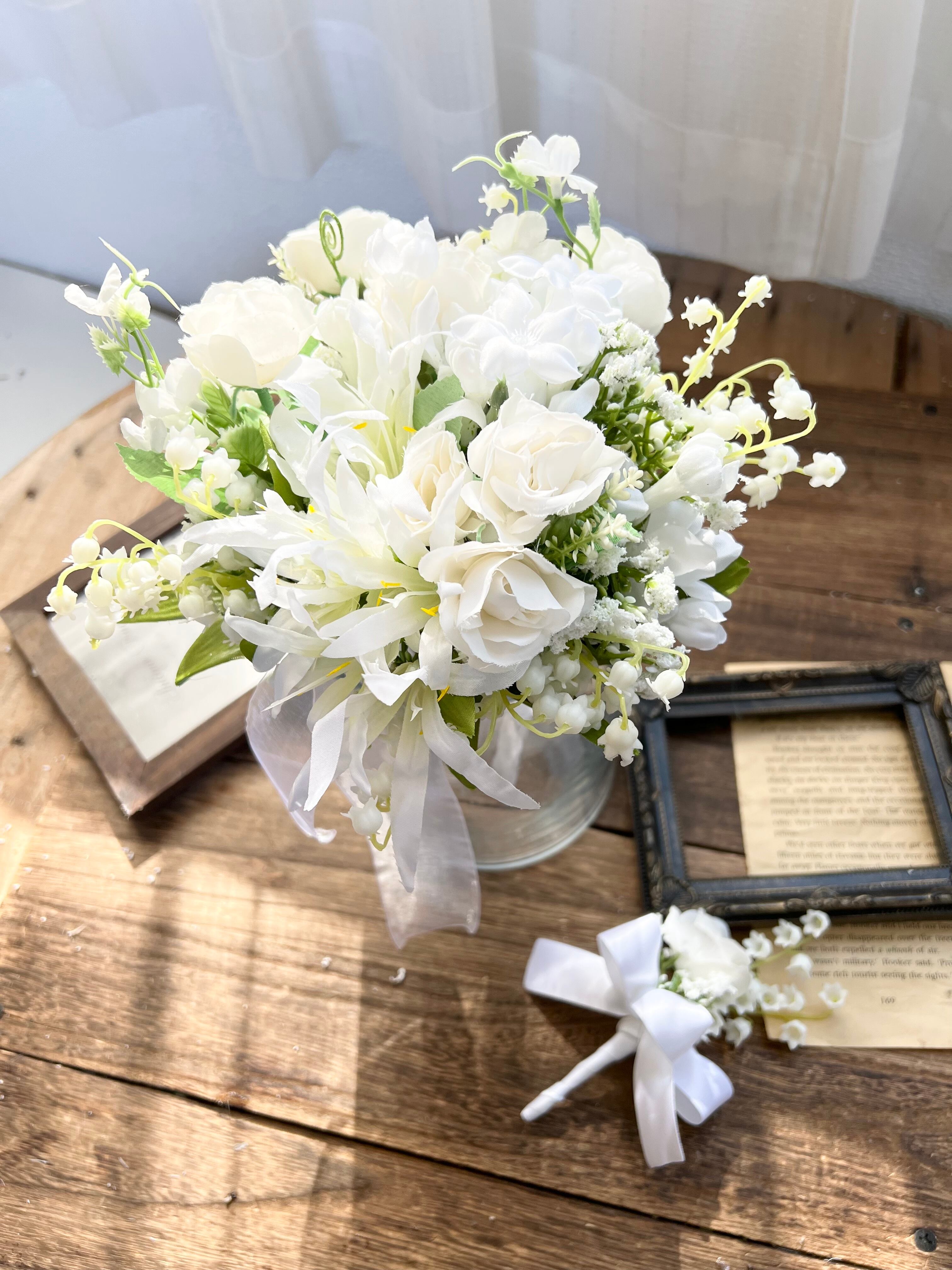 可愛い白小花クラッチブーケ Houkiboshi 可愛い白小花クラッチブーケ Houkiboshi