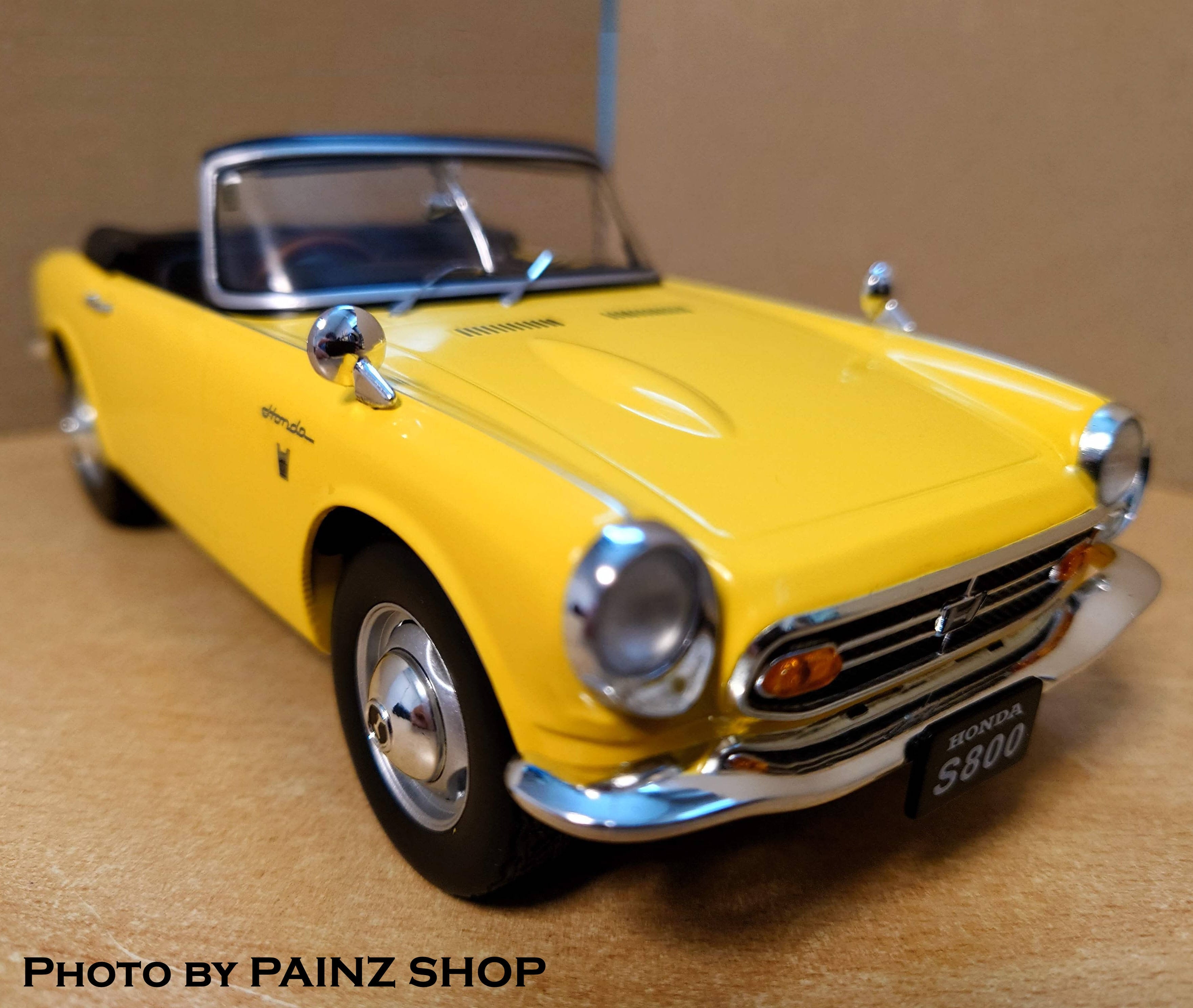 1/18 ラーダ ニーヴァ V LADA 1980 レッド ソリド製ダイキャスト製