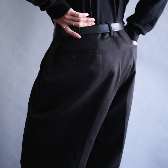 2-tuck tapered silhouette black wide slacks