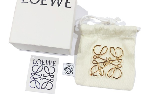 LOEWE ロエベ アナグラム ブローチ ゴールド メタル 111.25.020