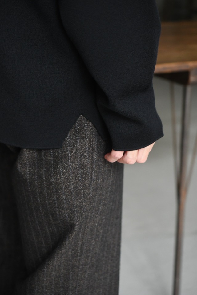 BATONER / 32G SMOOTH WOOL CREW NECK (Black)