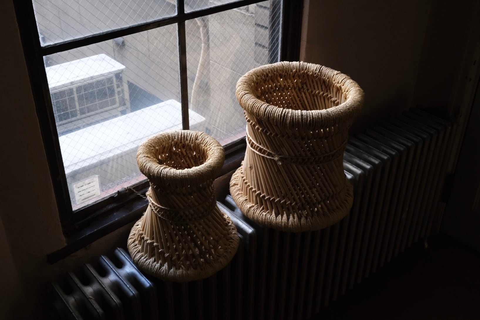 倉敷民藝館にも展示されている 「インドの民藝スツール」 大・小セット