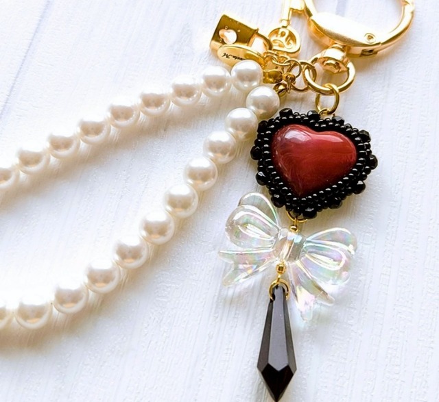 ハートキーホルダー（レッド） バッグチャーム ビーズ刺繍［ACT-036］