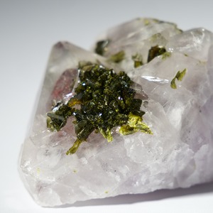 エピドート クォーツ / 原石 標本