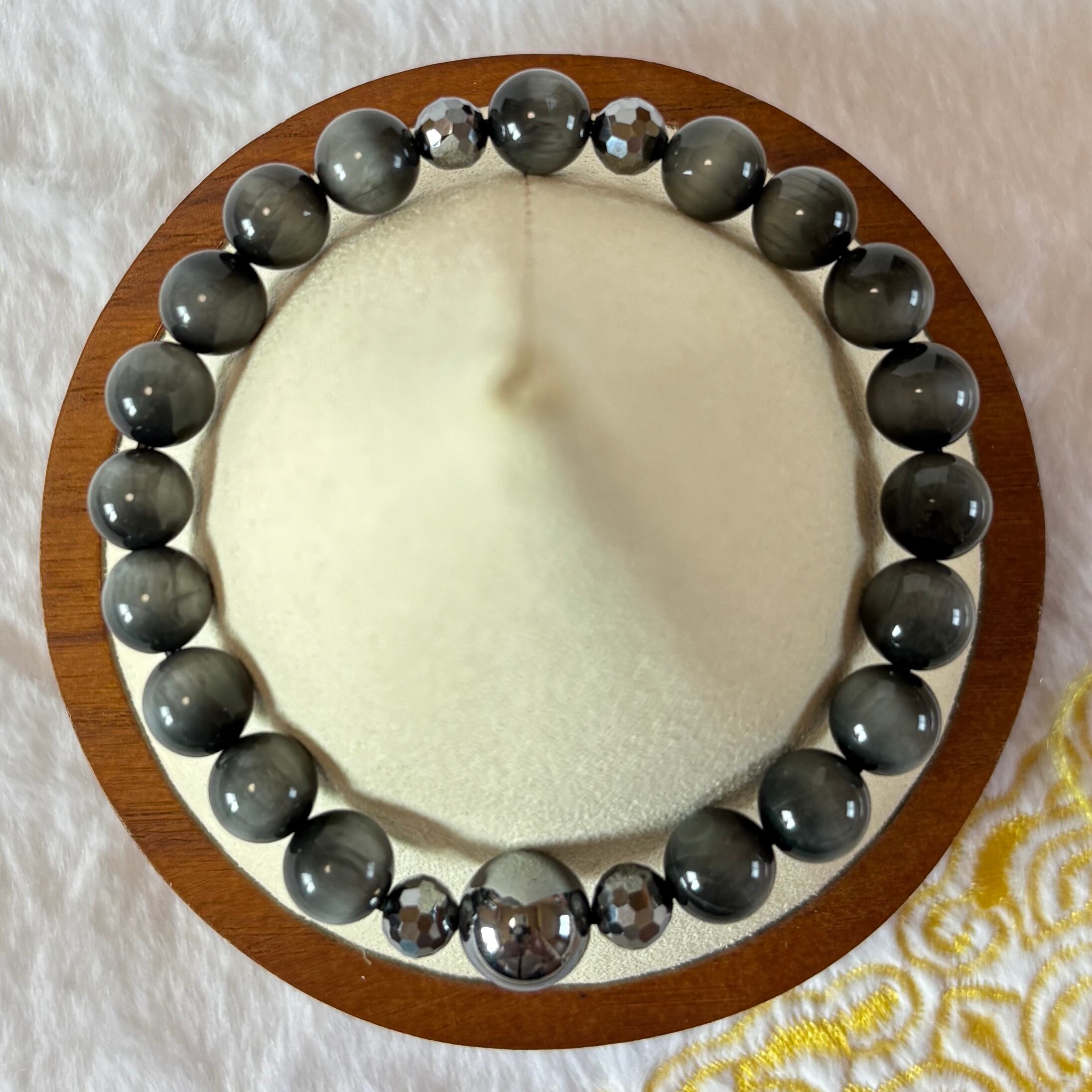 イーグルアイ アフリカ産 丸珠8.5㎜、内周16㎝