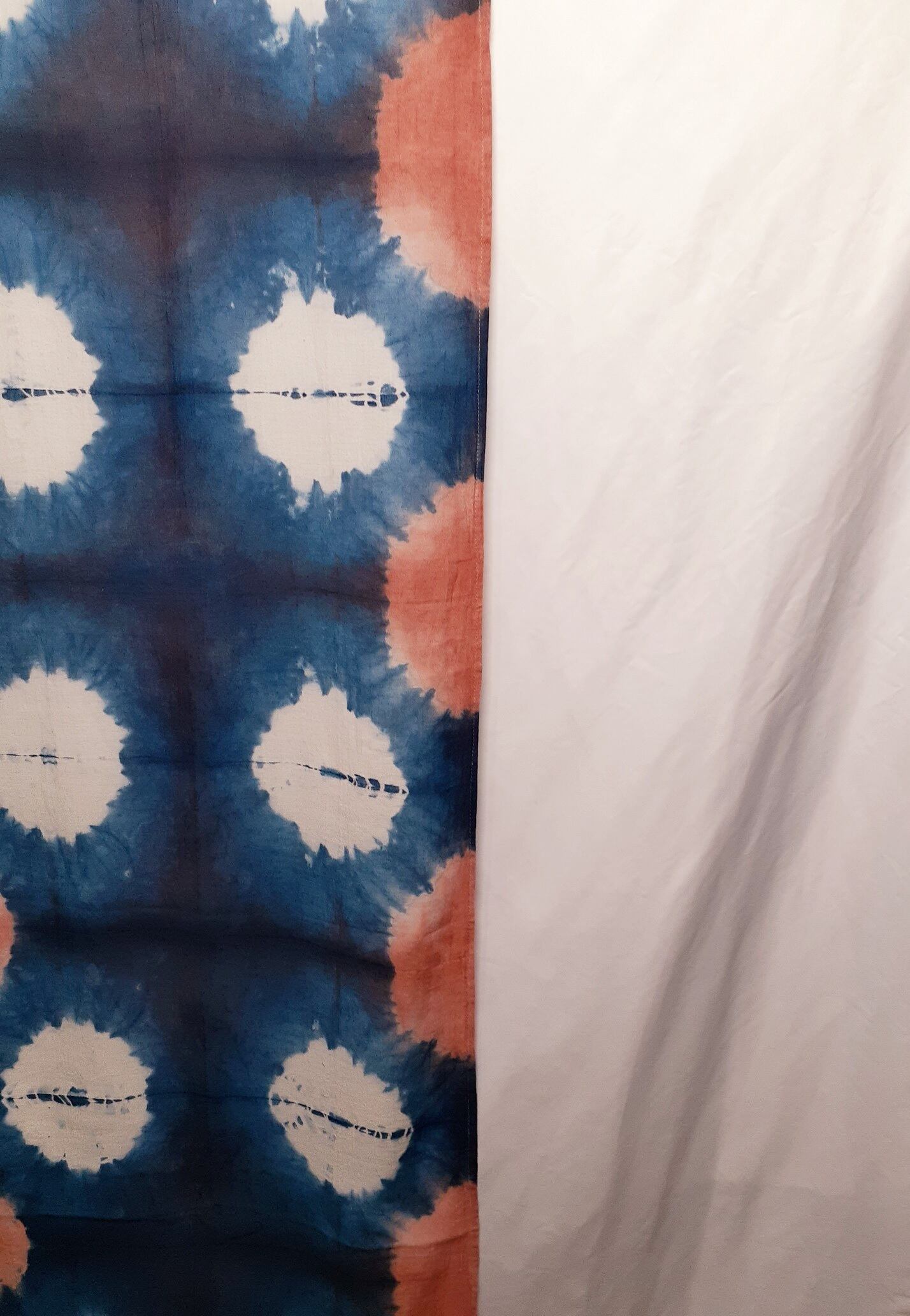 手染めのコットンストール(藍染×ベンガラ染め)