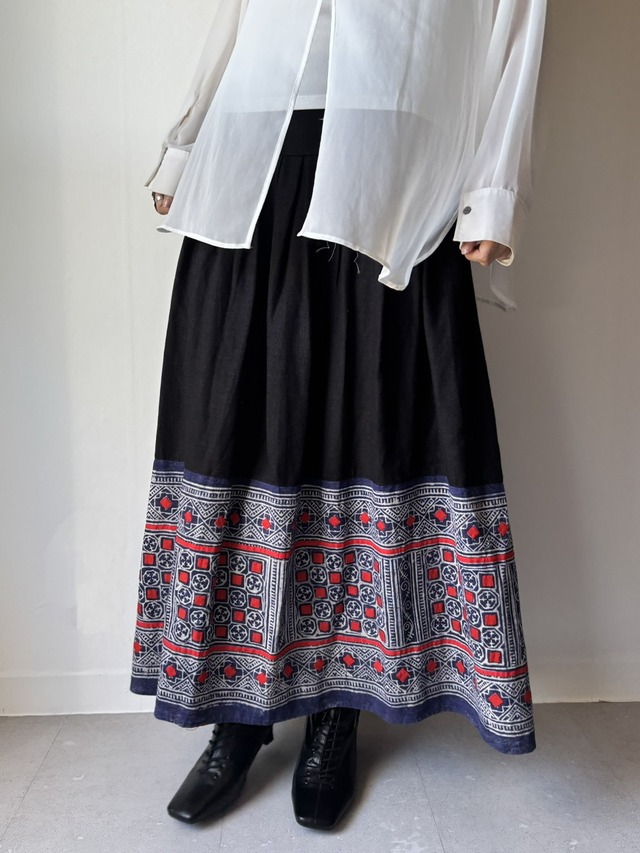 モン族スカート 003 ロング ろうけつ染め 黒リネン生地 ファスナー付