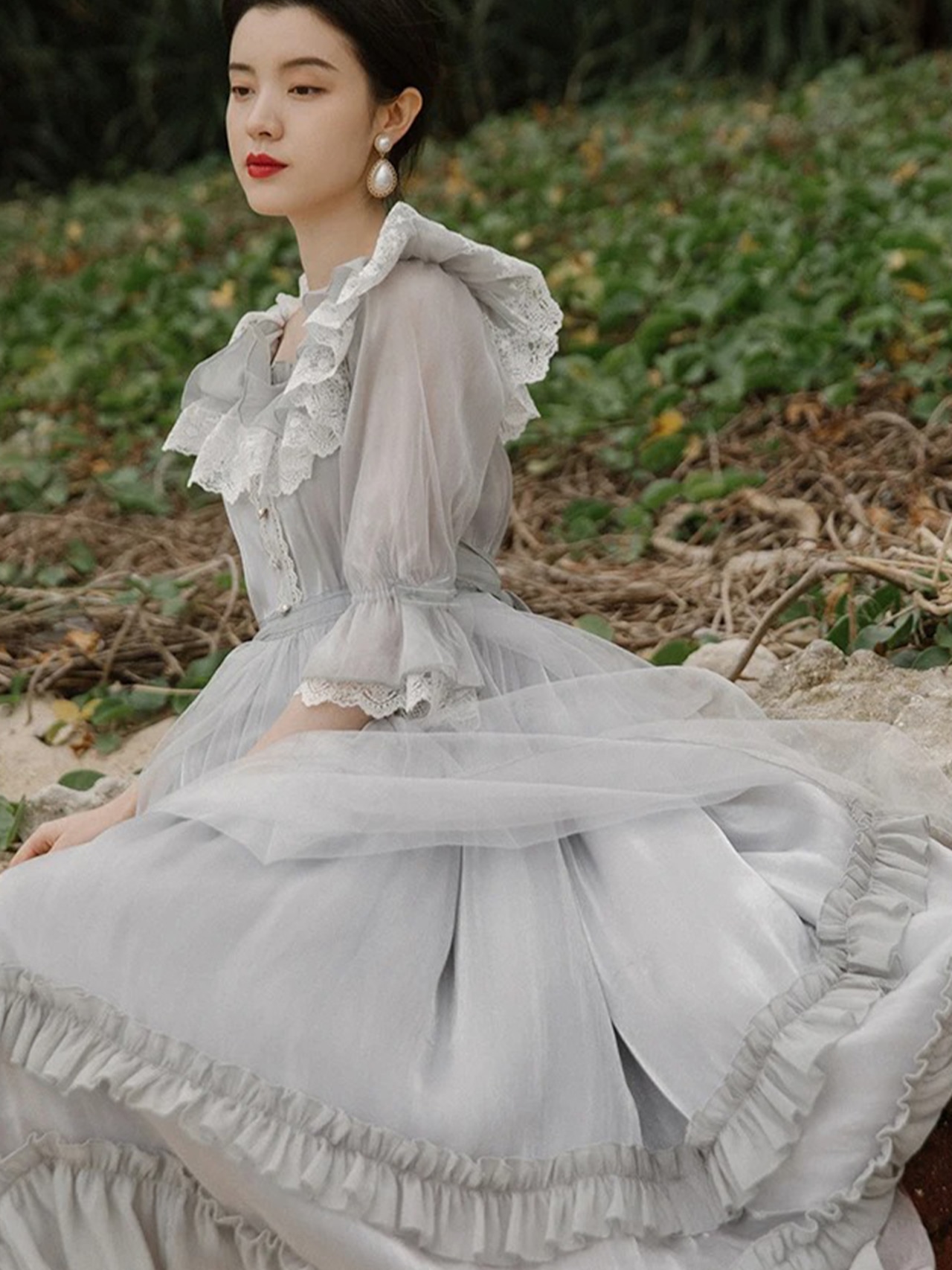 【0071】Tulle Lace Royal Style Short Sleeve Dress