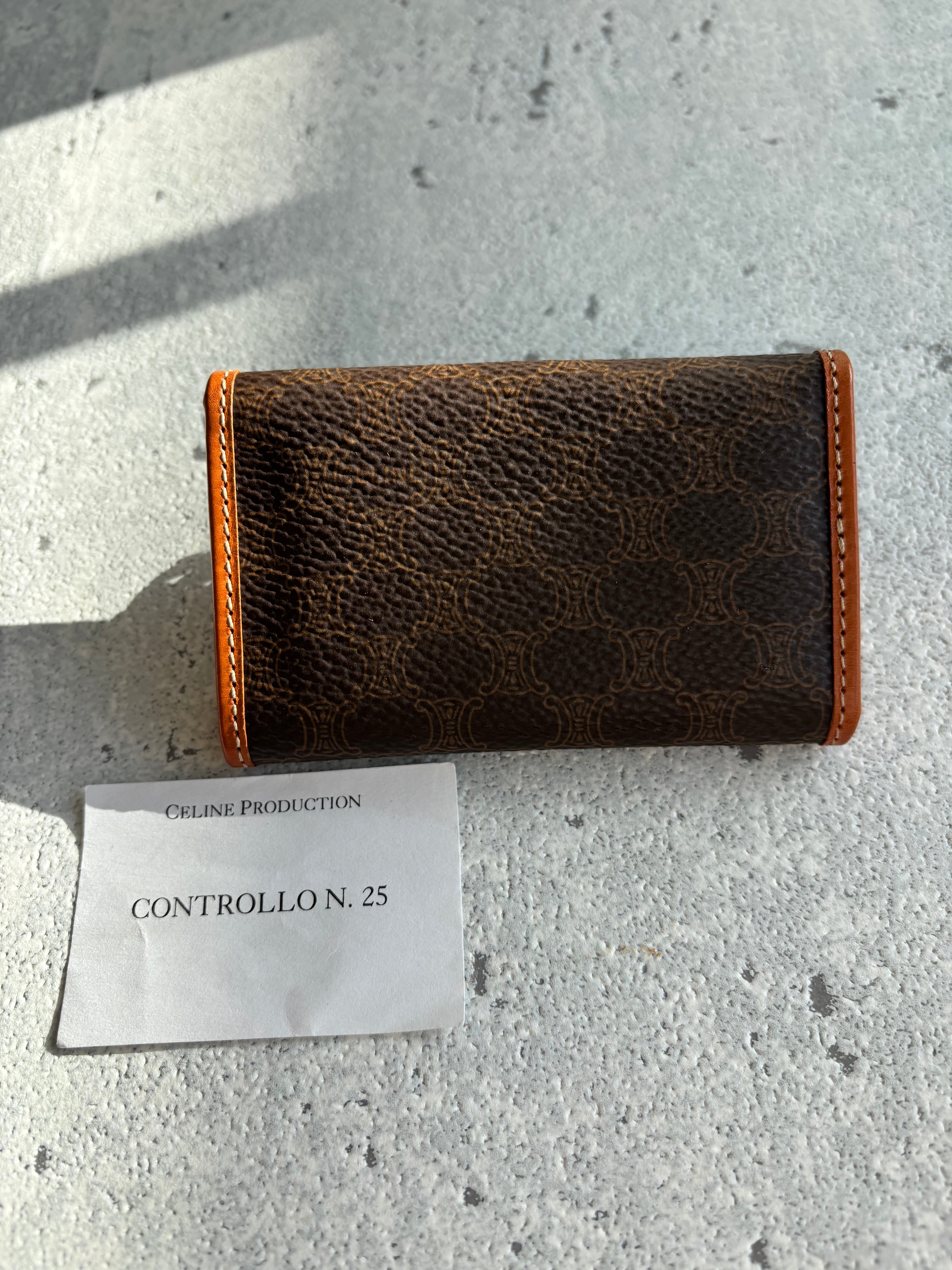 CELINE トリオンフ型押し キーケース ヌメ革 | Petit luxe Vintage