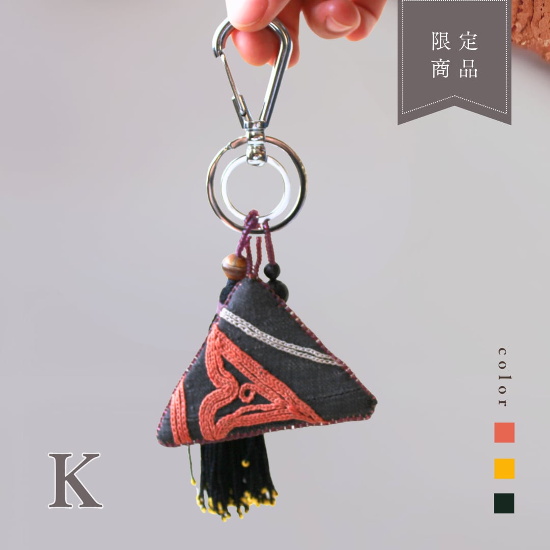 【トゥマール・キーホルダー】 キルギスのお守り ヴィンテージ 手刺繍トゥマール〈寿花〉ピンク・グリーン