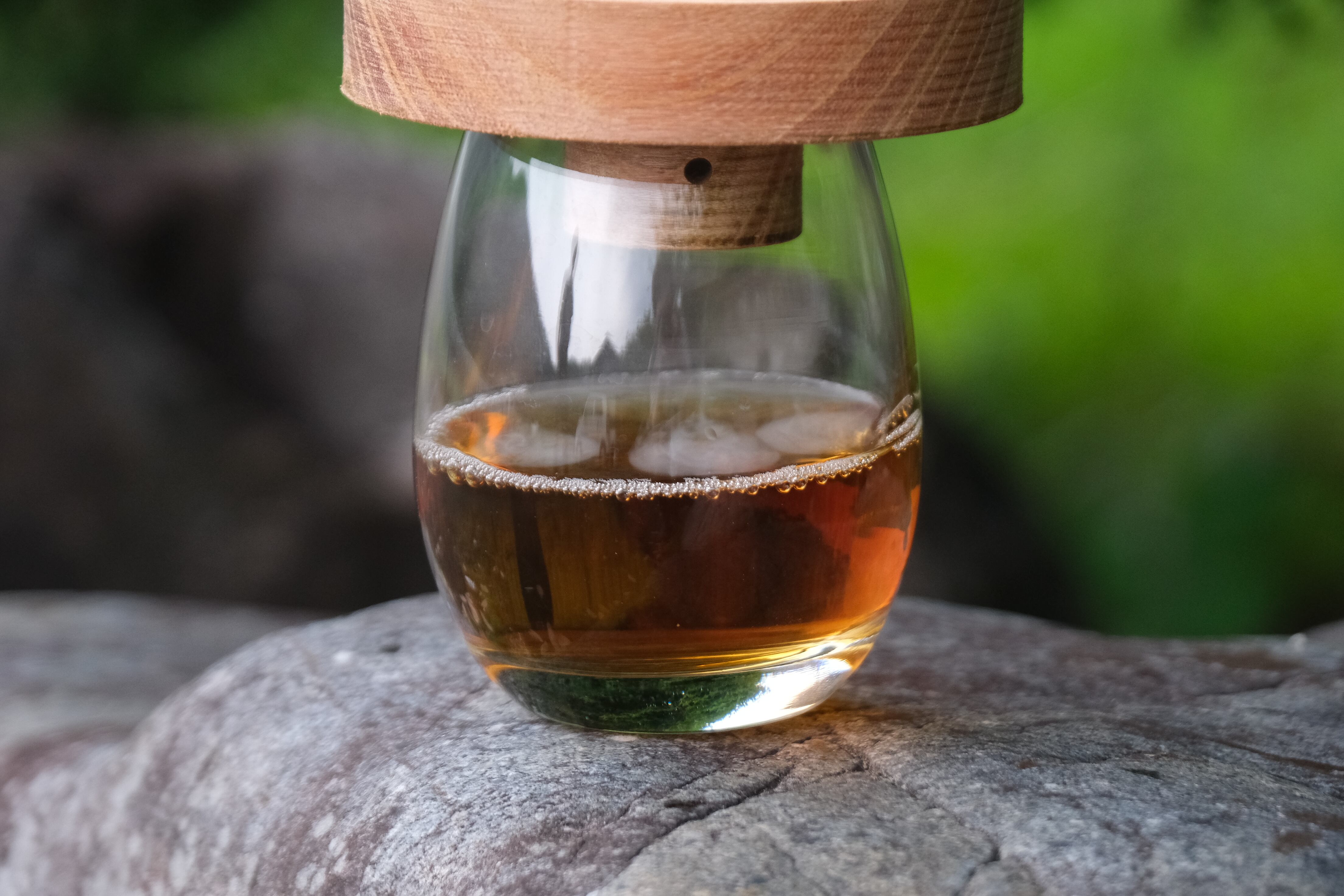 欅(ケヤキ)製、手のひらサイズの燻製器