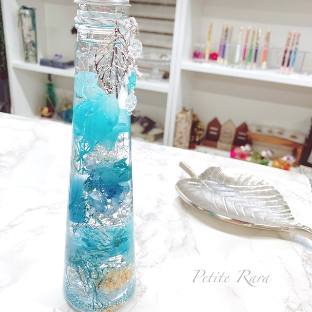 【展示】彩るハーバリウム 03　スカイブルー×アクアブルー色【テーパー型 200ml】　petiterara プティートララ