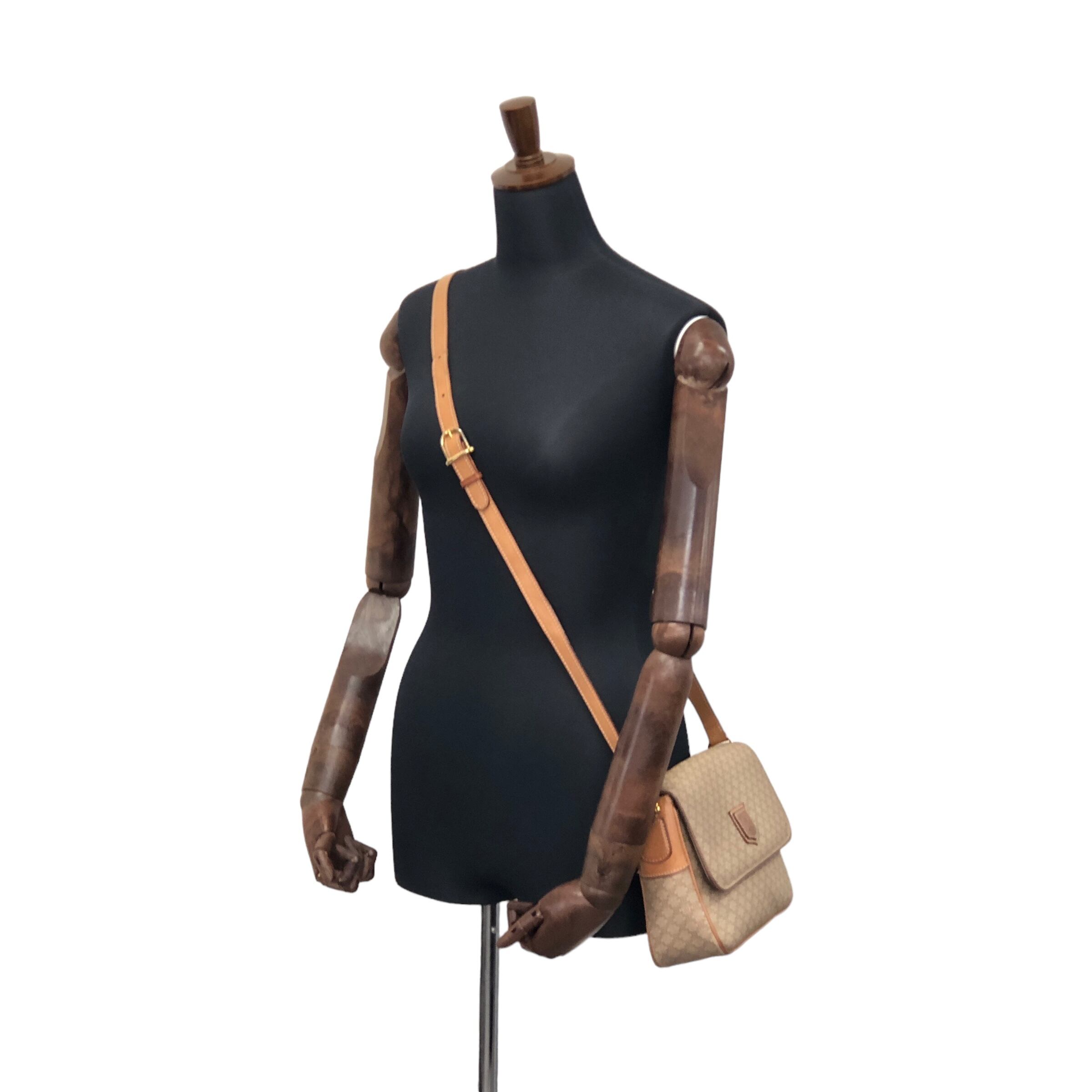 ★CELINE セリーヌ マカダム  ショルダーバッグ ベージュ ブラゾン型押し PVC レザー  hwdc65 CELINE セリーヌ マカダム ショルダーバッグ ベージュ ブラゾン型押し