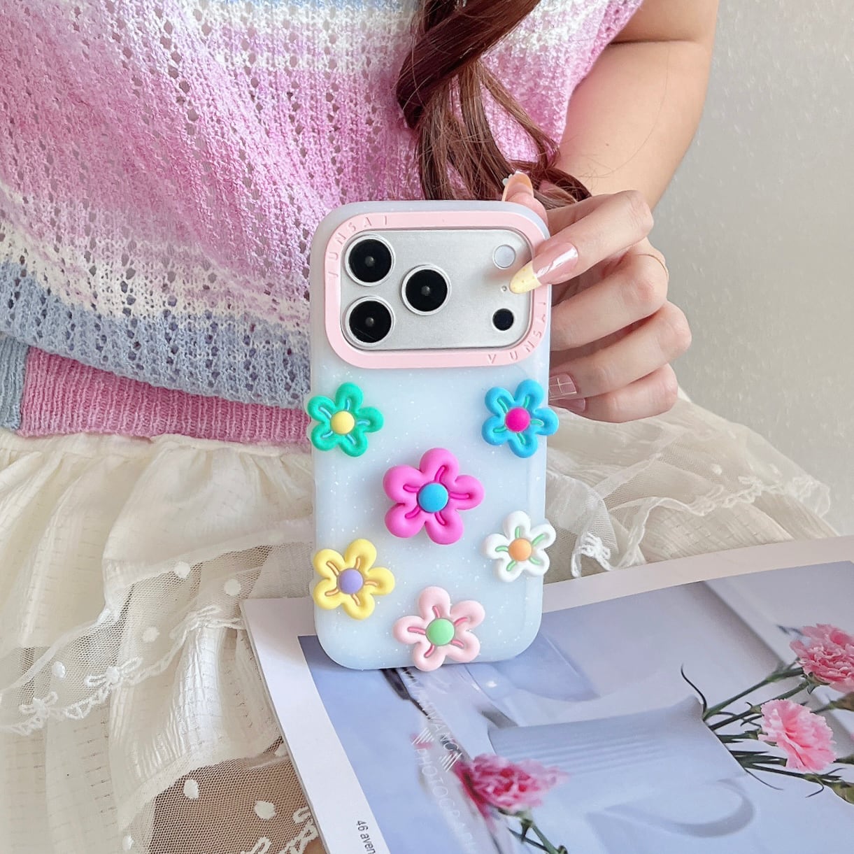 回転するお花 iPhone18 17 16 15 14 13 ケース きらきら ラメ入り