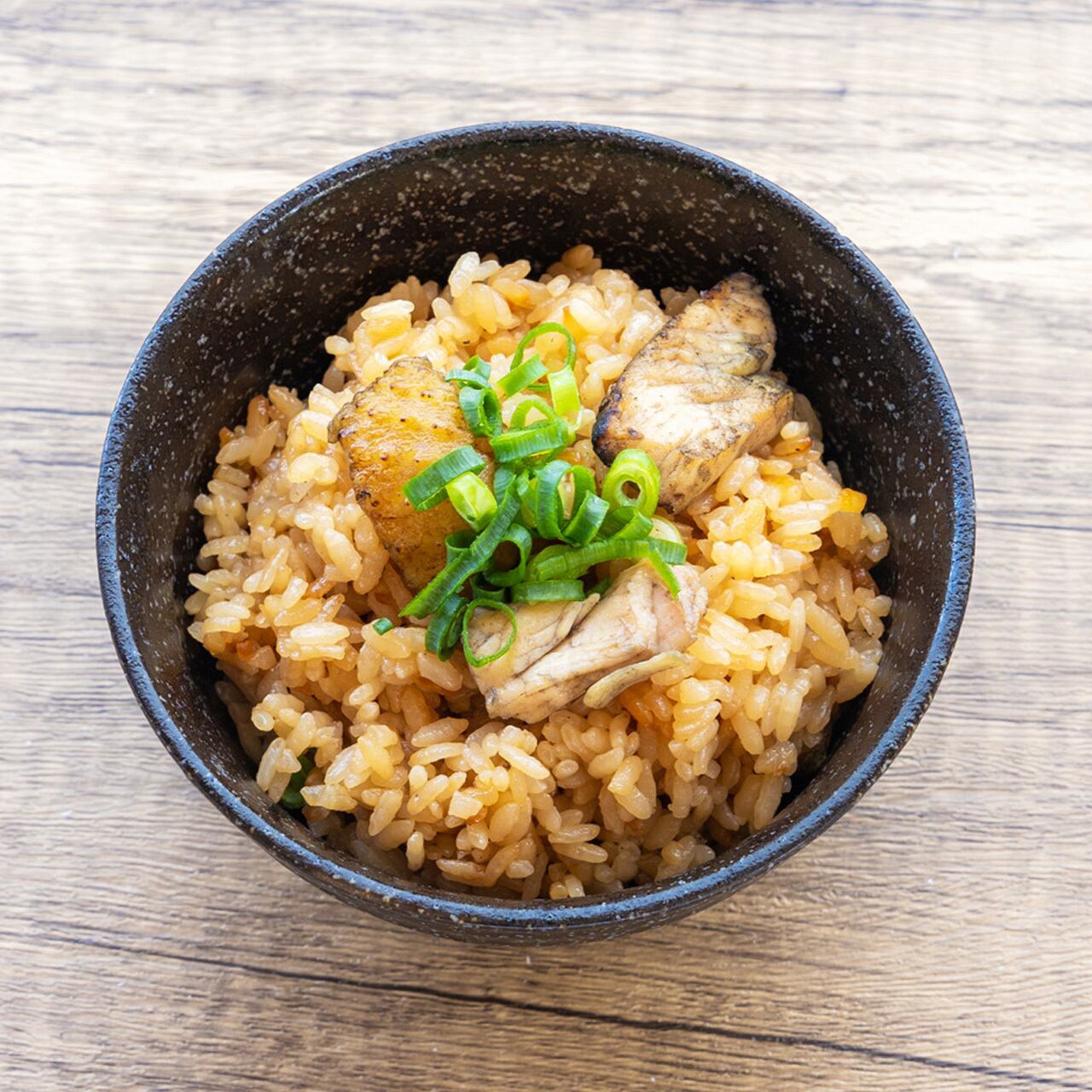 温めるだけ!大摩桜たっぷり♪ 自家製かしわ飯 (冷凍)
