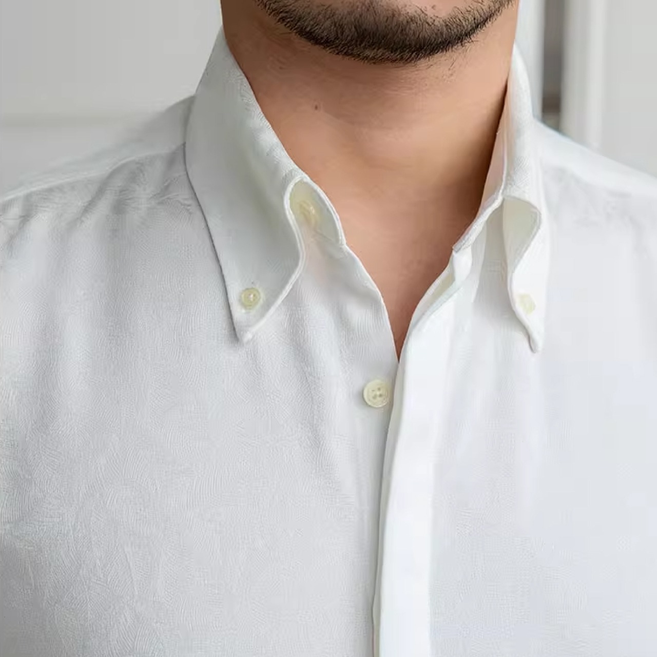 スリムシルエットで、春夏のカジュアルスタイルを格上げしてくれる長袖シャツ　SH015