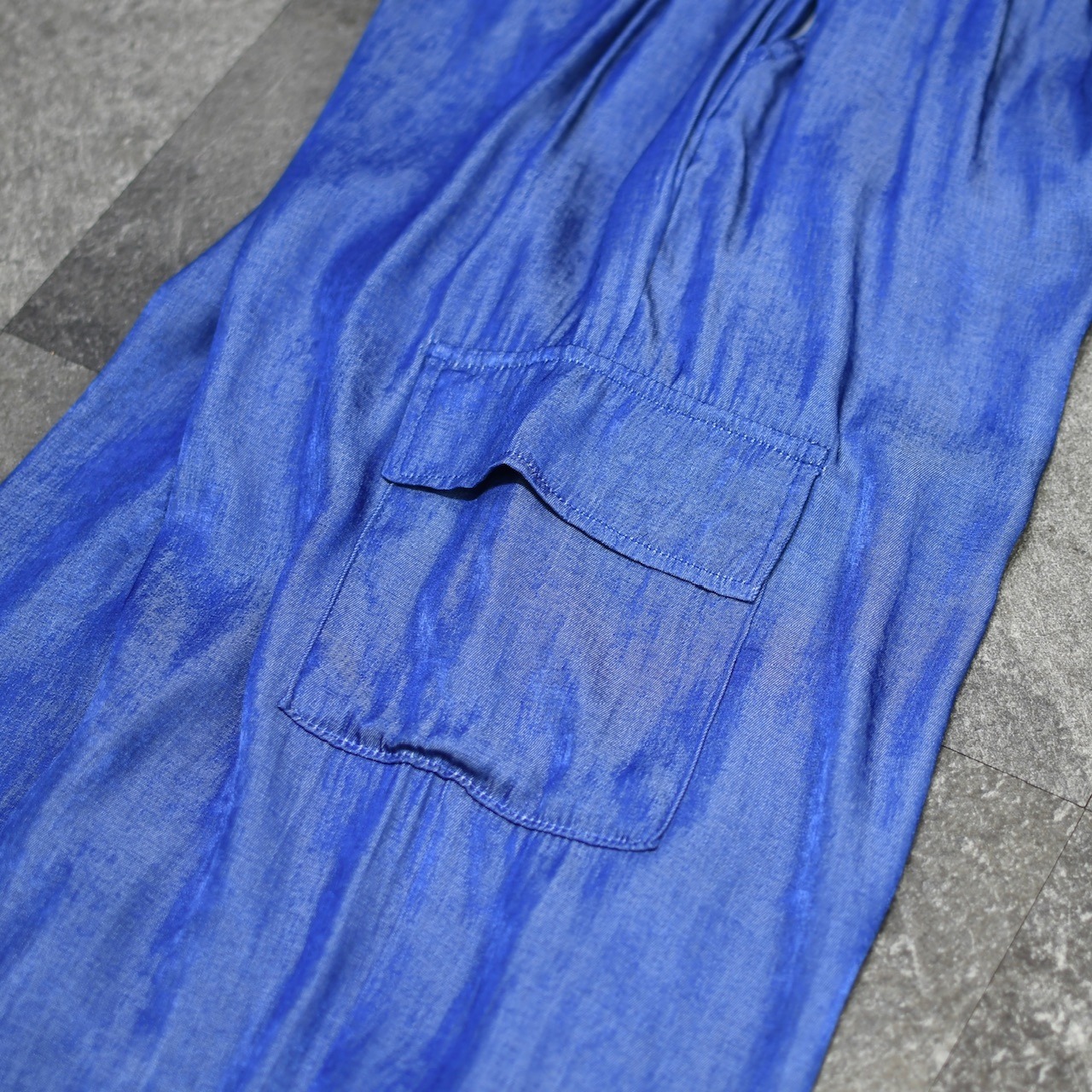 drape silhouette gloss wide cargo pants