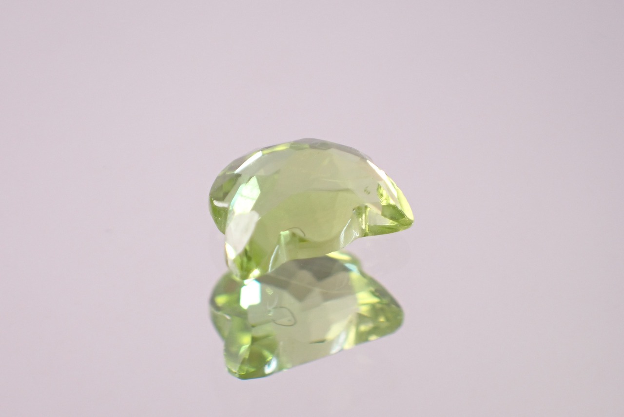 ペリドット(猫カット)　0.73ct　[D2-414]