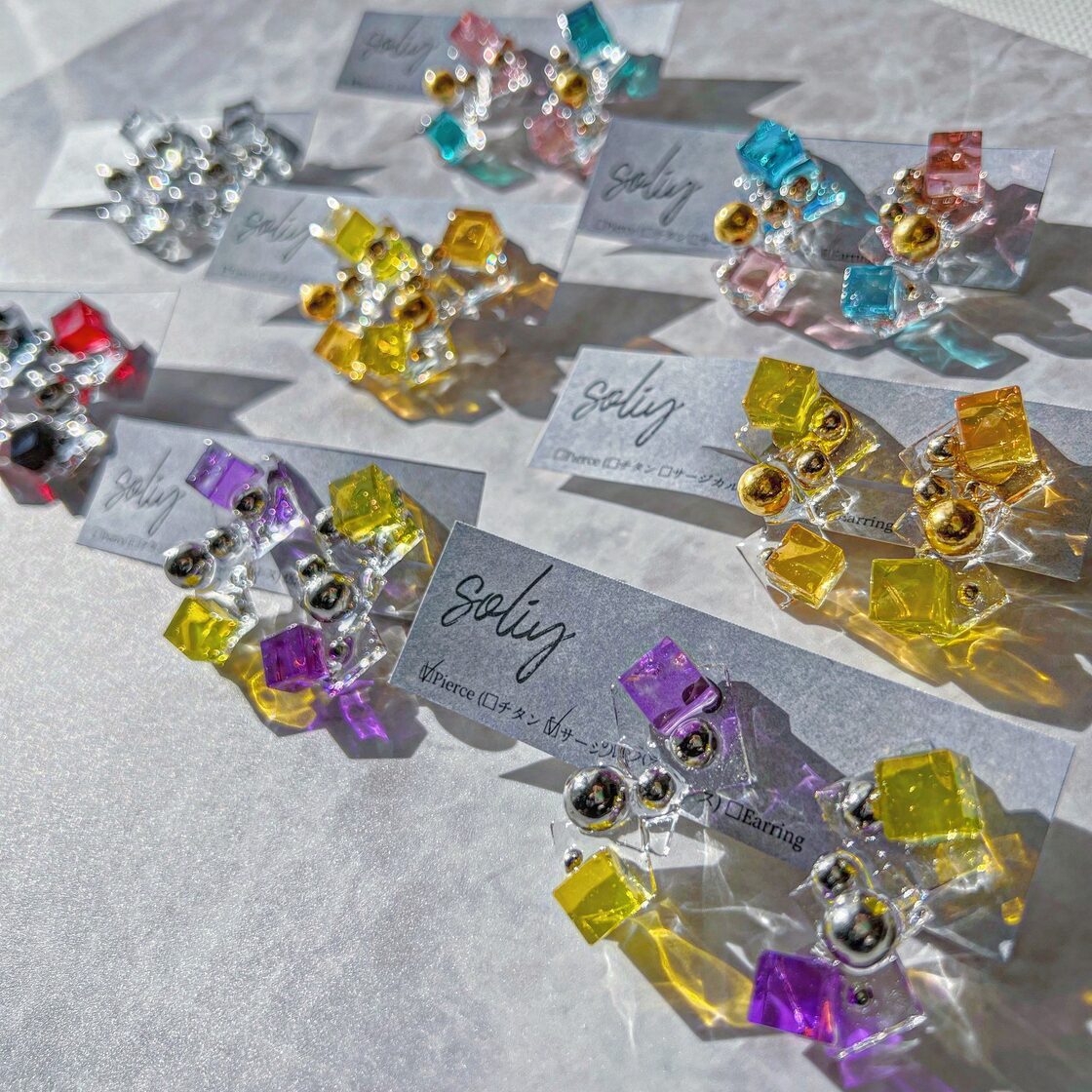 まるで氷 ピアス イヤリング レジンパーツ×ゴールドビーズ 大ぶり 