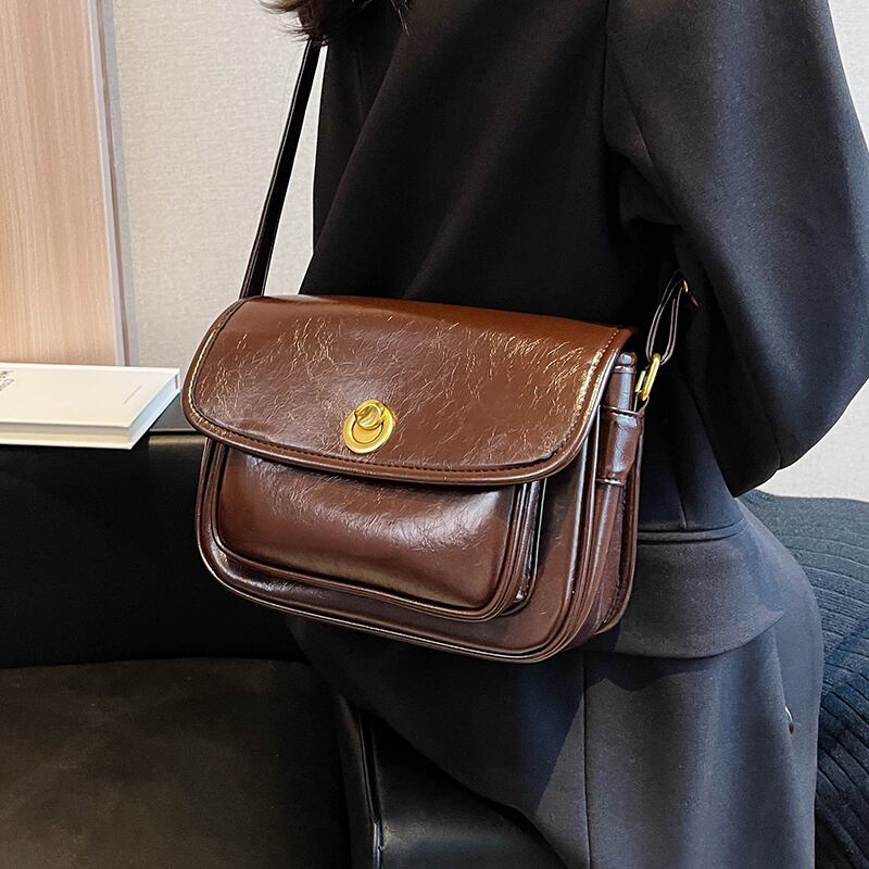 バッグ レディース ショルダーバッグ 4カラー ブラック コーヒー ブラウン ワインレッド カラバリ 2way 肩掛けバッグ 鞄 カバン 調節可能 PU 合皮 フェイクレザー ミニバッグ 収納 ヴィンテージライク クラシカル レトロ シンプル きれいめ カジュアル 上品 おしゃれ 大人可愛い 大人女子 10代 20代 30代 40代 50代 デート お出かけ 送料無料 女子会 休日 旅行 デイリー お揃い 送料無料 プレゼント ギフト トレンド シーズンレス