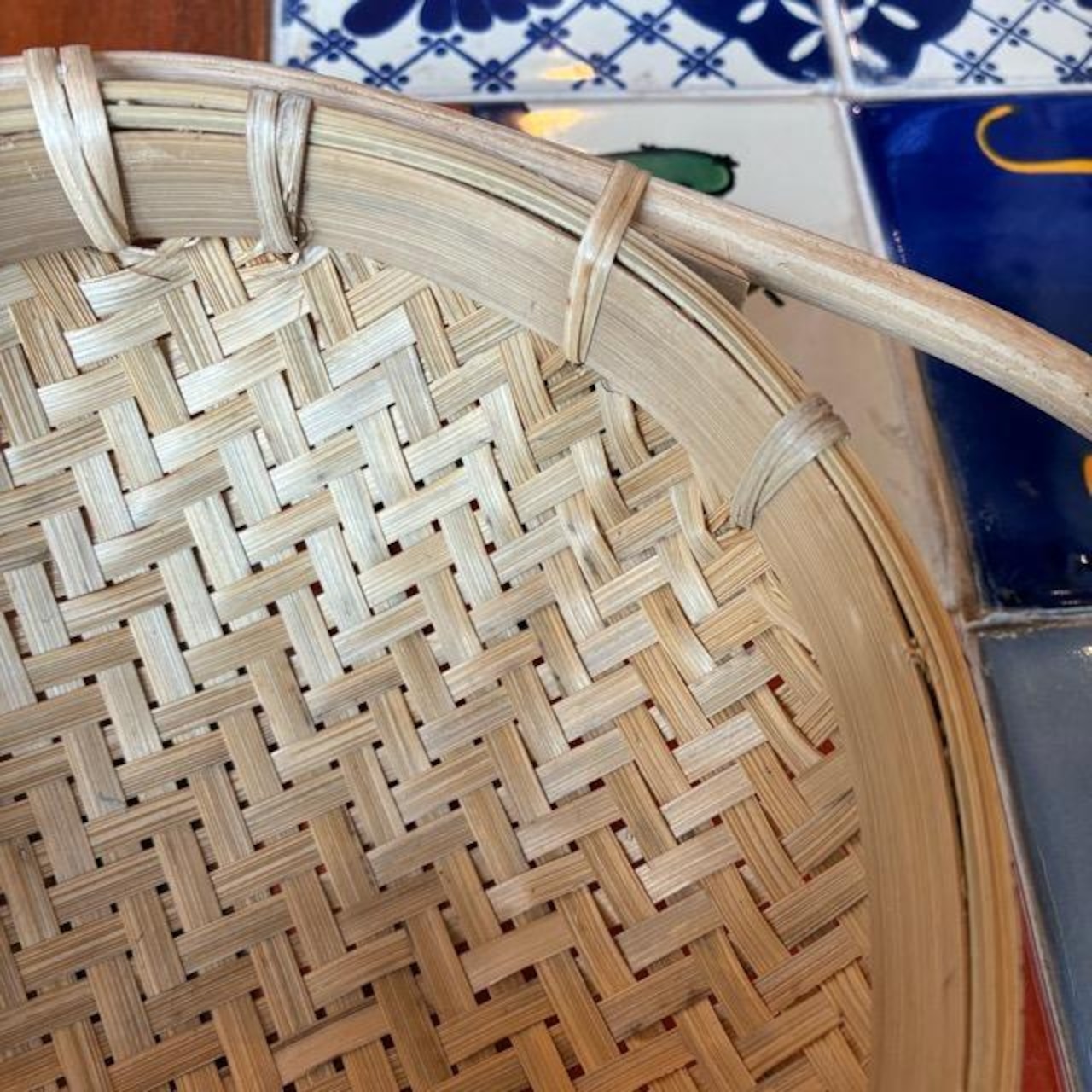 Bangladesh Bamboo basket with handle S　バングラディッシュ　持ち手付き竹ザル　S　ボウル　水切り　野菜　果物　バンブー　籐　竹ざる　バスケット