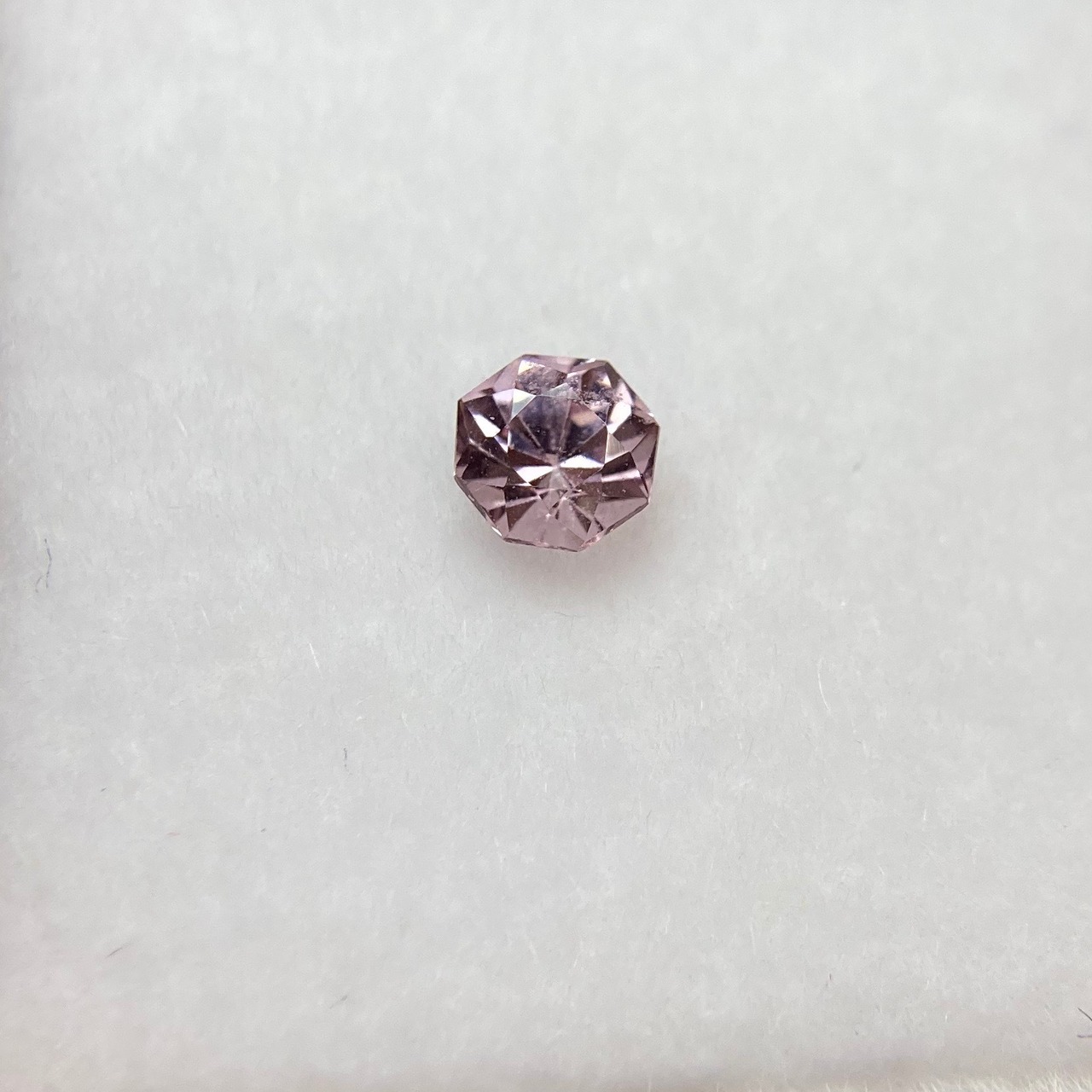 [man******様] お花みたいな スピネル オクタゴンカット Part2 3.6mm-3.8mm