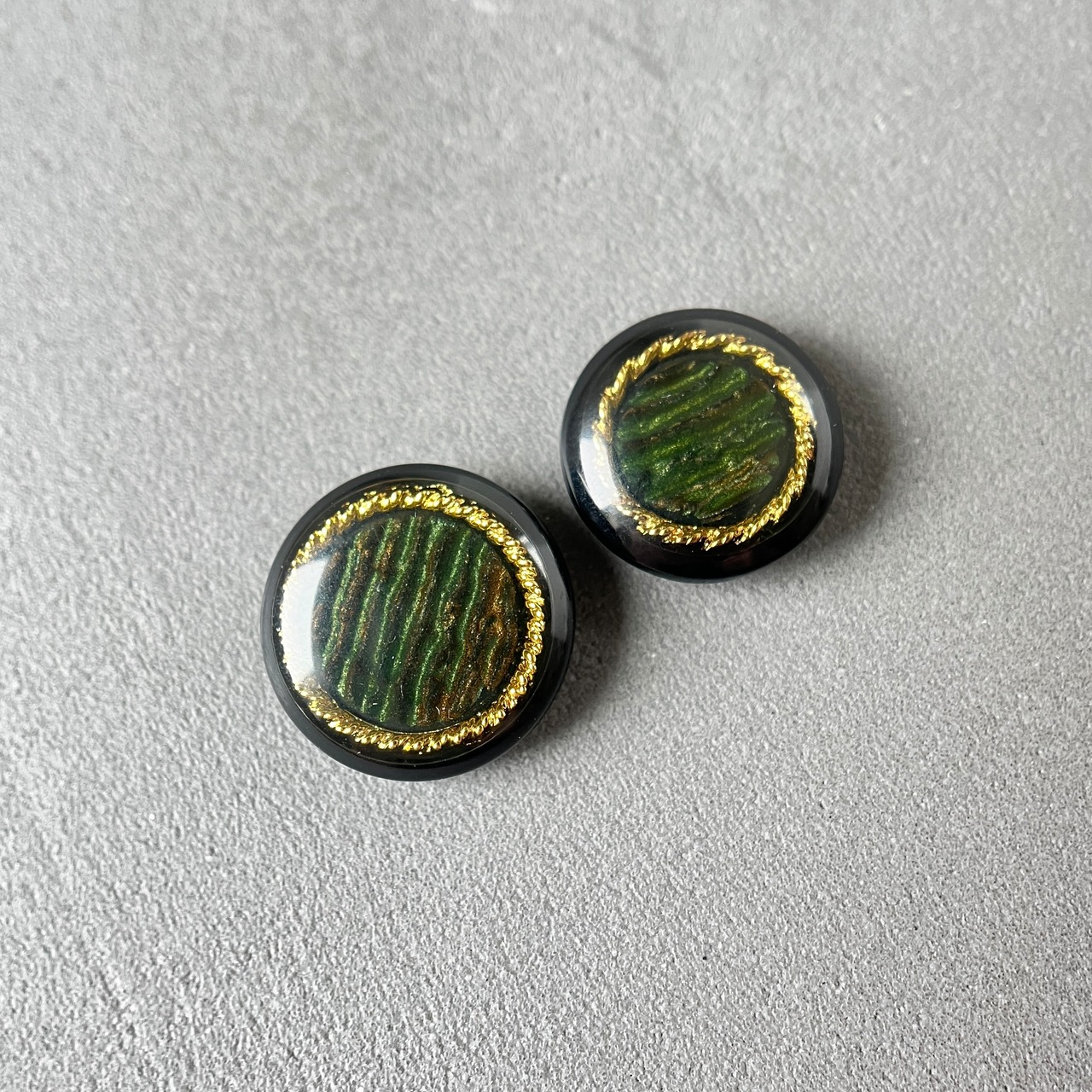 ブラック×カドミウムグリーン ゴールドリング 19.5mm・画像4