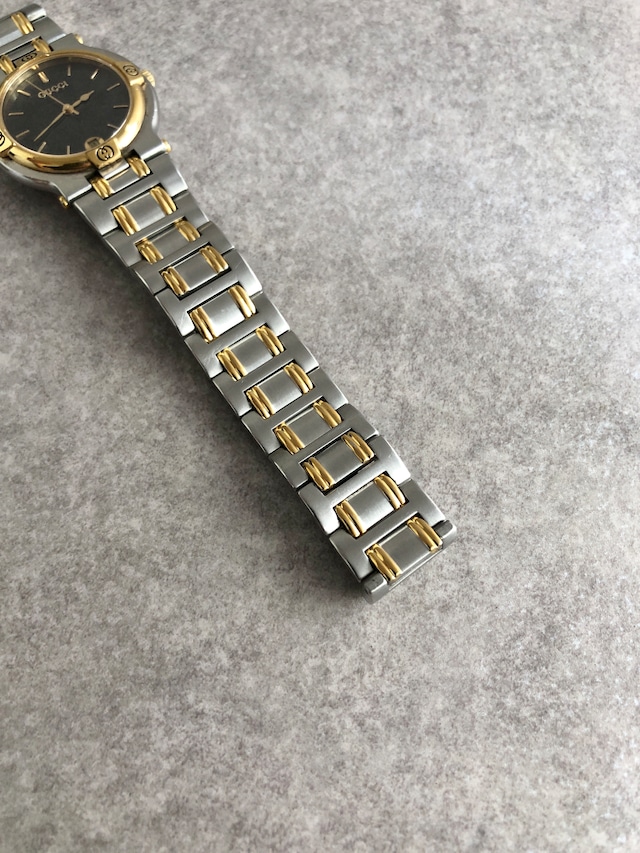 GUCCI グッチ 腕時計 シルバー×ゴールド ロゴ ステンレススチール クォーツ 9000M vintage ヴィンテージ オールド kfni2y