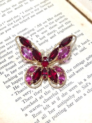 【Run Rabbit Run Vintage 】Butterfly brooch_pink