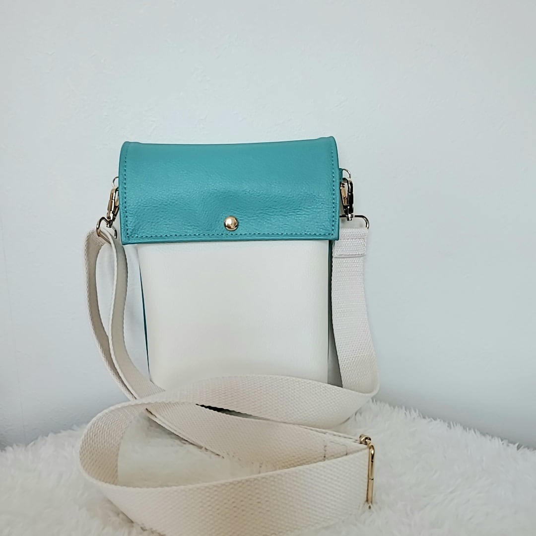 LIZ]ミニショルダー ポシェット 長財布 スマホ ハンカチティッシュ 鍵