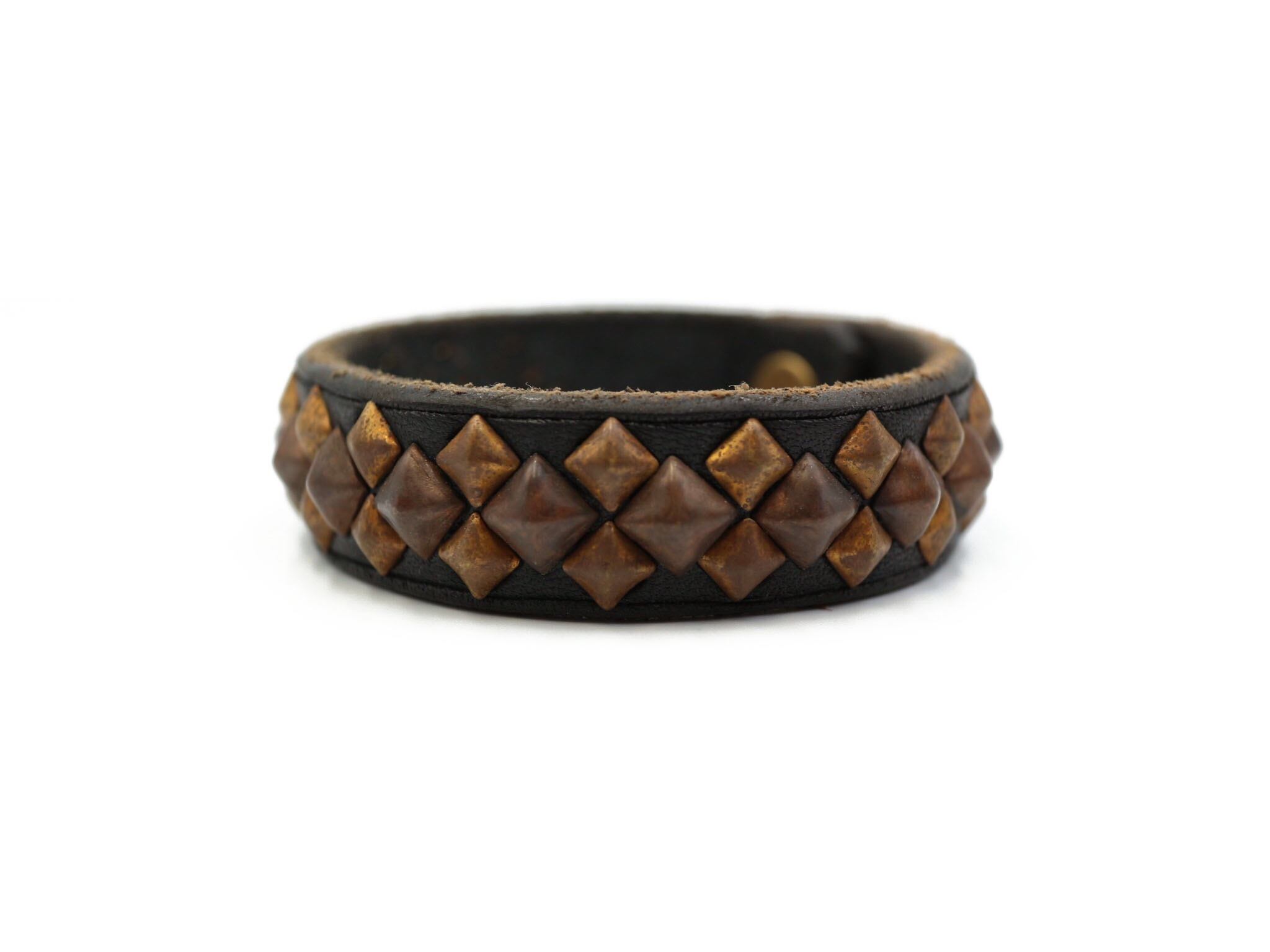 LEATHER STUDDED BANGLE (GF PYRAMID)